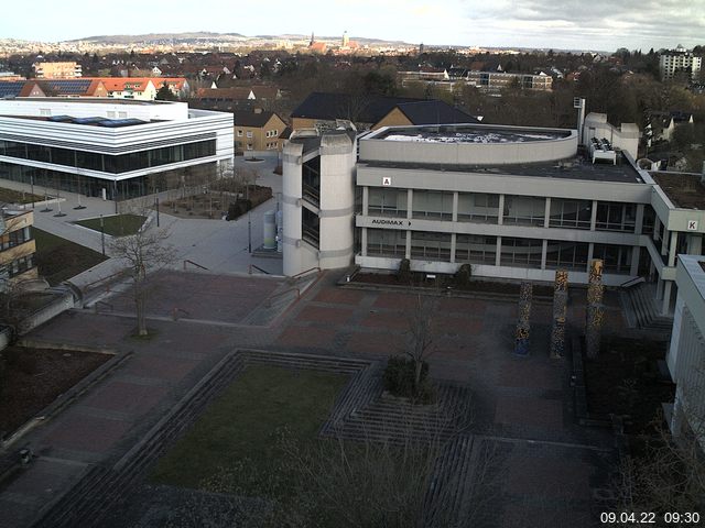 Foto der Webcam: Verwaltungsgebäude, Innenhof mit Audimax, Hörsaal-Gebäude 1