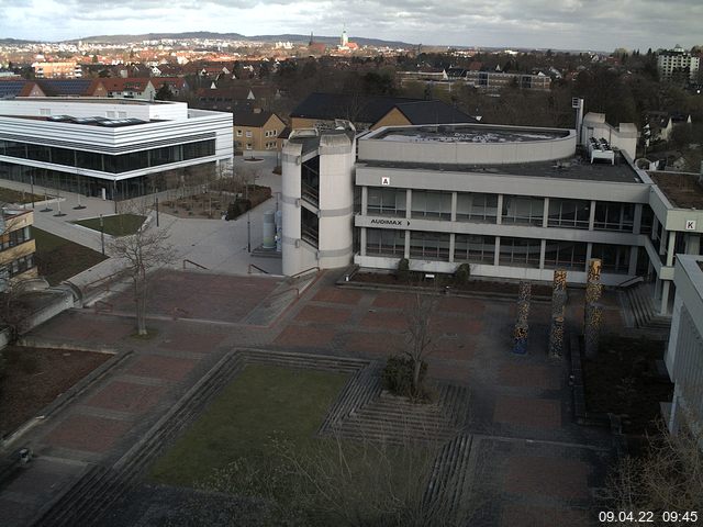 Foto der Webcam: Verwaltungsgebäude, Innenhof mit Audimax, Hörsaal-Gebäude 1