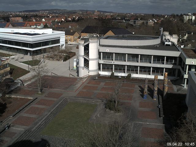 Foto der Webcam: Verwaltungsgebäude, Innenhof mit Audimax, Hörsaal-Gebäude 1