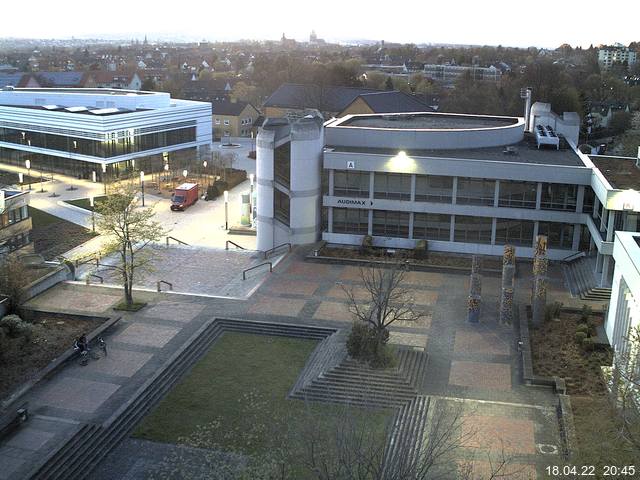 Foto der Webcam: Verwaltungsgebäude, Innenhof mit Audimax, Hörsaal-Gebäude 1