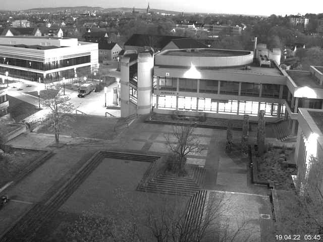 Foto der Webcam: Verwaltungsgebäude, Innenhof mit Audimax, Hörsaal-Gebäude 1