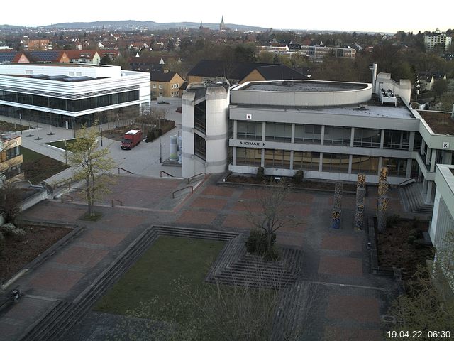 Foto der Webcam: Verwaltungsgebäude, Innenhof mit Audimax, Hörsaal-Gebäude 1