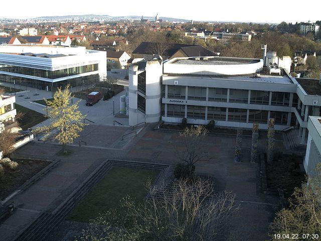 Foto der Webcam: Verwaltungsgebäude, Innenhof mit Audimax, Hörsaal-Gebäude 1