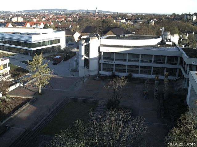 Foto der Webcam: Verwaltungsgebäude, Innenhof mit Audimax, Hörsaal-Gebäude 1