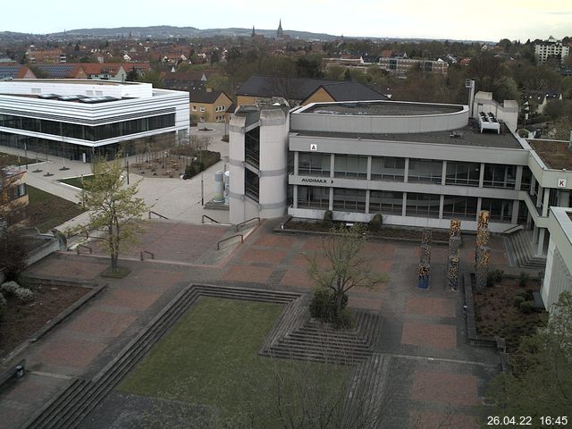 Foto der Webcam: Verwaltungsgebäude, Innenhof mit Audimax, Hörsaal-Gebäude 1