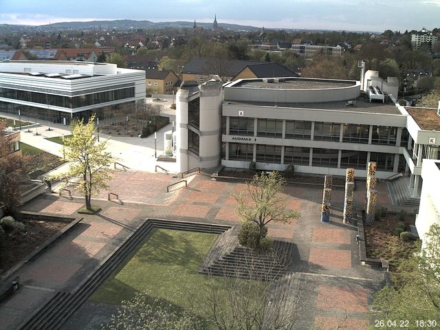 Foto der Webcam: Verwaltungsgebäude, Innenhof mit Audimax, Hörsaal-Gebäude 1