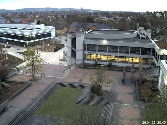 Foto der Webcam: Verwaltungsgebäude, Innenhof mit Audimax, Hörsaal-Gebäude 1