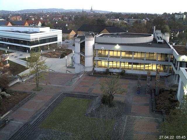 Foto der Webcam: Verwaltungsgebäude, Innenhof mit Audimax, Hörsaal-Gebäude 1