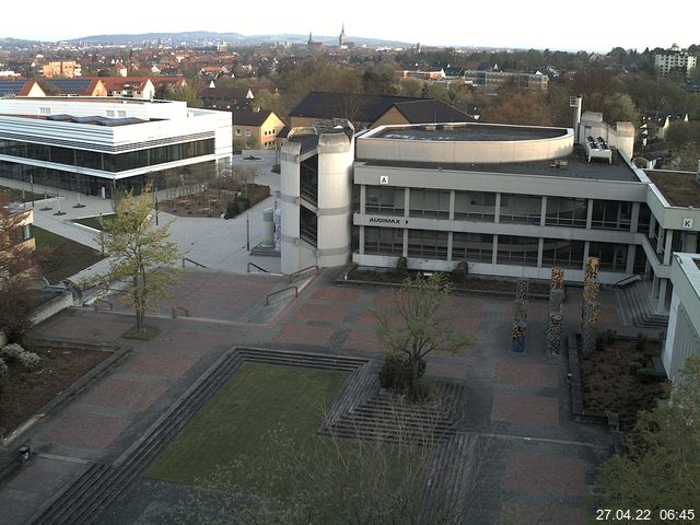 Foto der Webcam: Verwaltungsgebäude, Innenhof mit Audimax, Hörsaal-Gebäude 1