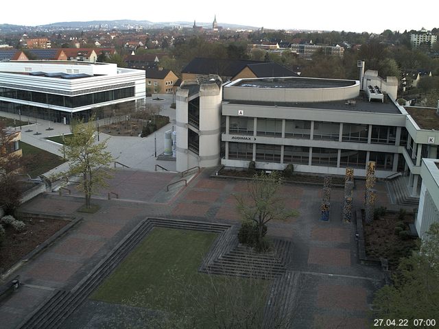 Foto der Webcam: Verwaltungsgebäude, Innenhof mit Audimax, Hörsaal-Gebäude 1