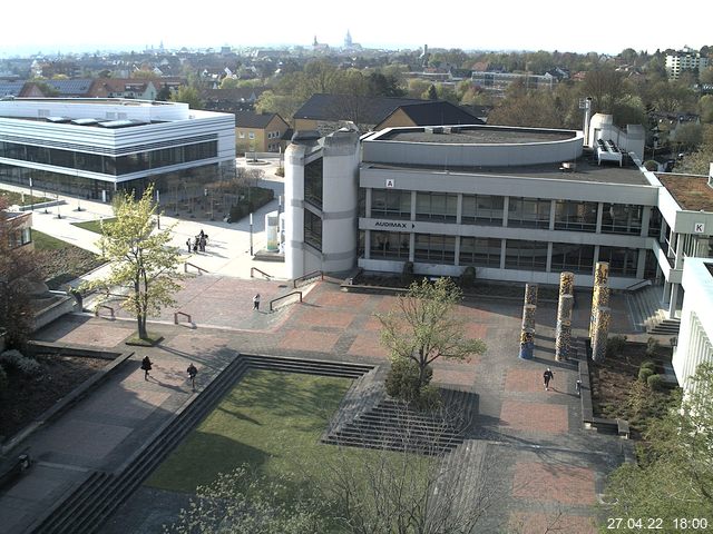 Foto der Webcam: Verwaltungsgebäude, Innenhof mit Audimax, Hörsaal-Gebäude 1