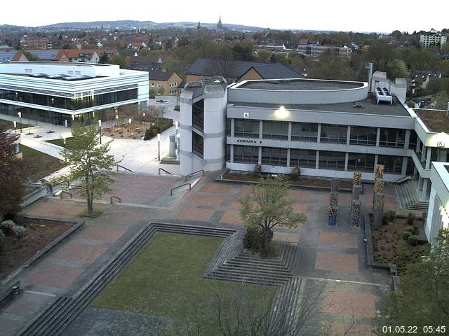 Foto der Webcam: Verwaltungsgebäude, Innenhof mit Audimax, Hörsaal-Gebäude 1