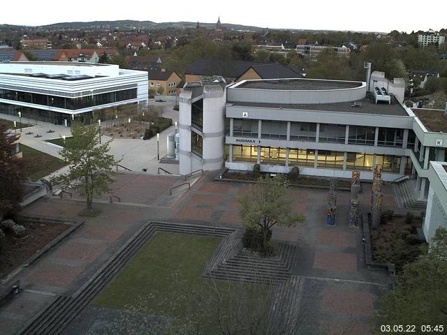 Foto der Webcam: Verwaltungsgebäude, Innenhof mit Audimax, Hörsaal-Gebäude 1