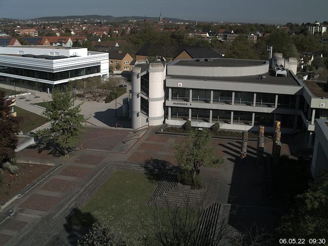 Foto der Webcam: Verwaltungsgebäude, Innenhof mit Audimax, Hörsaal-Gebäude 1