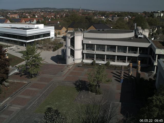 Foto der Webcam: Verwaltungsgebäude, Innenhof mit Audimax, Hörsaal-Gebäude 1