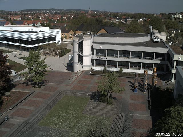 Foto der Webcam: Verwaltungsgebäude, Innenhof mit Audimax, Hörsaal-Gebäude 1