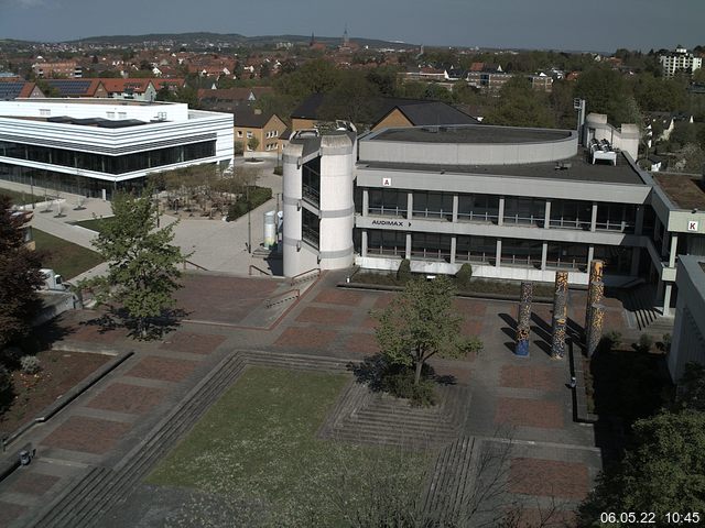 Foto der Webcam: Verwaltungsgebäude, Innenhof mit Audimax, Hörsaal-Gebäude 1