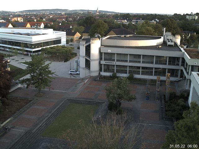 Foto der Webcam: Verwaltungsgebäude, Innenhof mit Audimax, Hörsaal-Gebäude 1