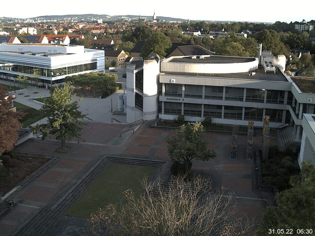 Foto der Webcam: Verwaltungsgebäude, Innenhof mit Audimax, Hörsaal-Gebäude 1