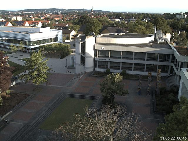 Foto der Webcam: Verwaltungsgebäude, Innenhof mit Audimax, Hörsaal-Gebäude 1