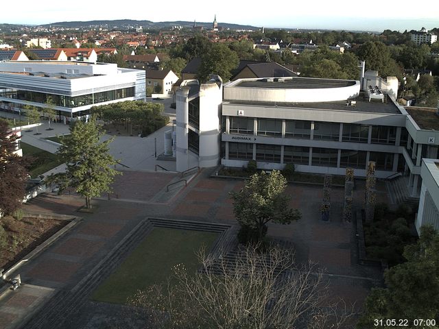 Foto der Webcam: Verwaltungsgebäude, Innenhof mit Audimax, Hörsaal-Gebäude 1