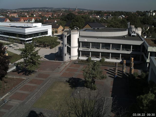 Foto der Webcam: Verwaltungsgebäude, Innenhof mit Audimax, Hörsaal-Gebäude 1