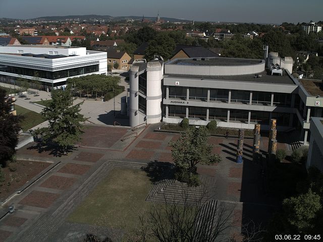 Foto der Webcam: Verwaltungsgebäude, Innenhof mit Audimax, Hörsaal-Gebäude 1