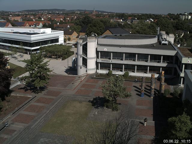 Foto der Webcam: Verwaltungsgebäude, Innenhof mit Audimax, Hörsaal-Gebäude 1