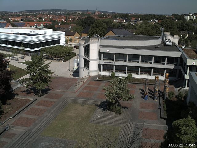 Foto der Webcam: Verwaltungsgebäude, Innenhof mit Audimax, Hörsaal-Gebäude 1