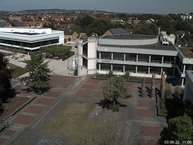 Foto der Webcam: Verwaltungsgebäude, Innenhof mit Audimax, Hörsaal-Gebäude 1