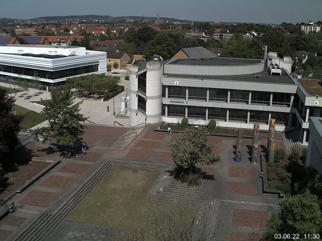 Foto der Webcam: Verwaltungsgebäude, Innenhof mit Audimax, Hörsaal-Gebäude 1