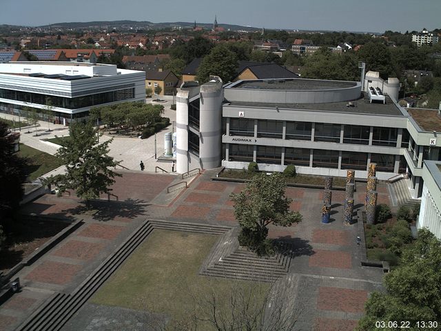 Foto der Webcam: Verwaltungsgebäude, Innenhof mit Audimax, Hörsaal-Gebäude 1