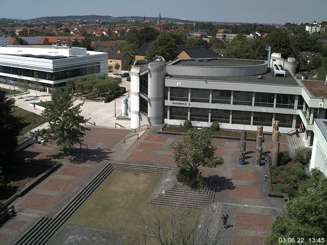 Foto der Webcam: Verwaltungsgebäude, Innenhof mit Audimax, Hörsaal-Gebäude 1