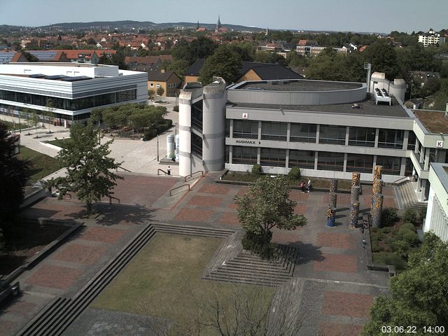 Foto der Webcam: Verwaltungsgebäude, Innenhof mit Audimax, Hörsaal-Gebäude 1