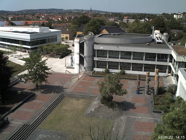 Foto der Webcam: Verwaltungsgebäude, Innenhof mit Audimax, Hörsaal-Gebäude 1