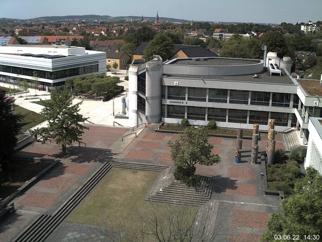 Foto der Webcam: Verwaltungsgebäude, Innenhof mit Audimax, Hörsaal-Gebäude 1