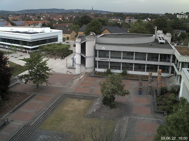 Foto der Webcam: Verwaltungsgebäude, Innenhof mit Audimax, Hörsaal-Gebäude 1