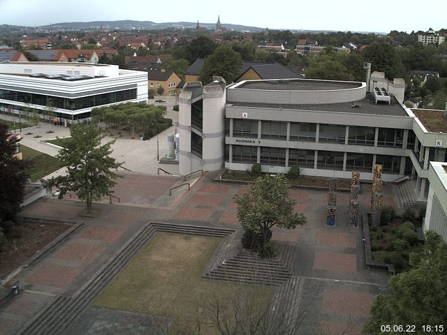 Foto der Webcam: Verwaltungsgebäude, Innenhof mit Audimax, Hörsaal-Gebäude 1