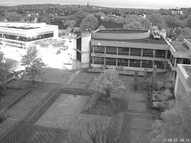 Foto der Webcam: Verwaltungsgebäude, Innenhof mit Audimax, Hörsaal-Gebäude 1