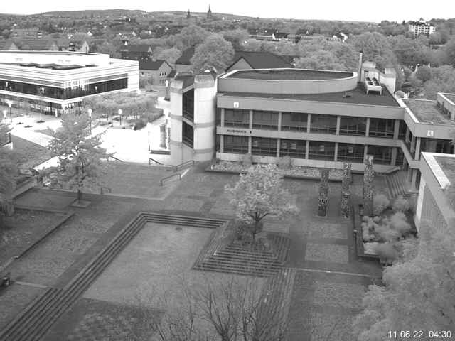 Foto der Webcam: Verwaltungsgebäude, Innenhof mit Audimax, Hörsaal-Gebäude 1