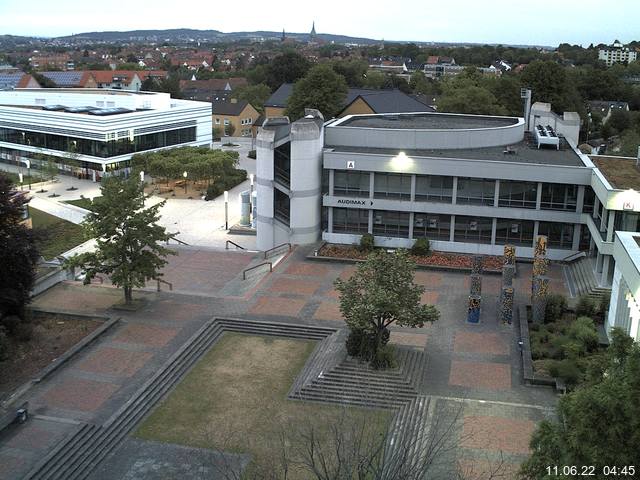 Foto der Webcam: Verwaltungsgebäude, Innenhof mit Audimax, Hörsaal-Gebäude 1