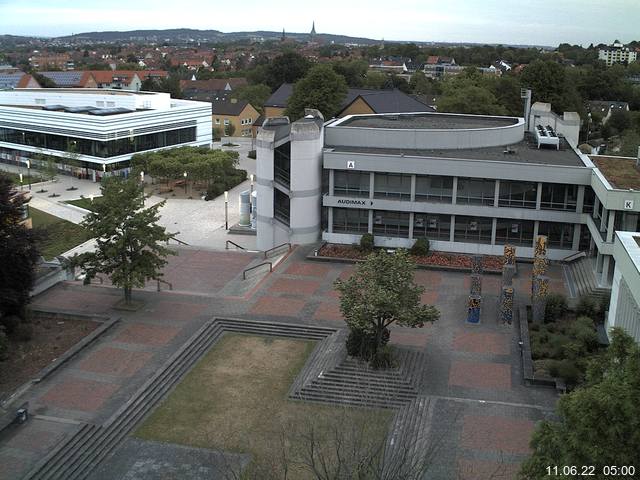 Foto der Webcam: Verwaltungsgebäude, Innenhof mit Audimax, Hörsaal-Gebäude 1