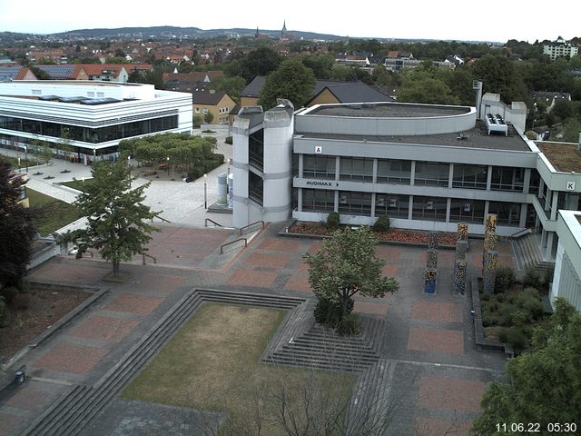 Foto der Webcam: Verwaltungsgebäude, Innenhof mit Audimax, Hörsaal-Gebäude 1