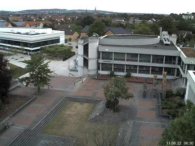 Foto der Webcam: Verwaltungsgebäude, Innenhof mit Audimax, Hörsaal-Gebäude 1