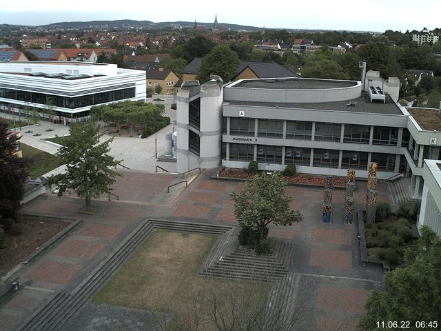 Foto der Webcam: Verwaltungsgebäude, Innenhof mit Audimax, Hörsaal-Gebäude 1