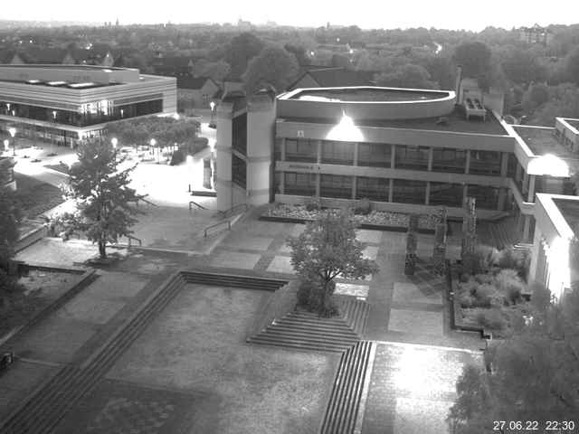 Foto der Webcam: Verwaltungsgebäude, Innenhof mit Audimax, Hörsaal-Gebäude 1