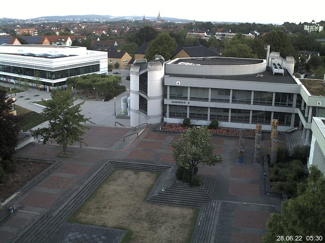 Foto der Webcam: Verwaltungsgebäude, Innenhof mit Audimax, Hörsaal-Gebäude 1