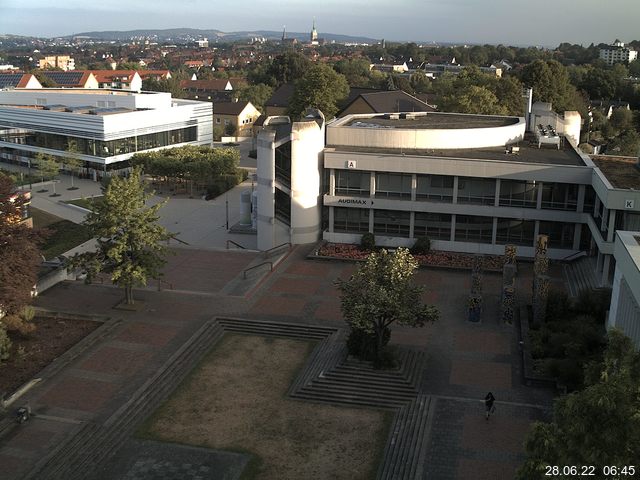 Foto der Webcam: Verwaltungsgebäude, Innenhof mit Audimax, Hörsaal-Gebäude 1