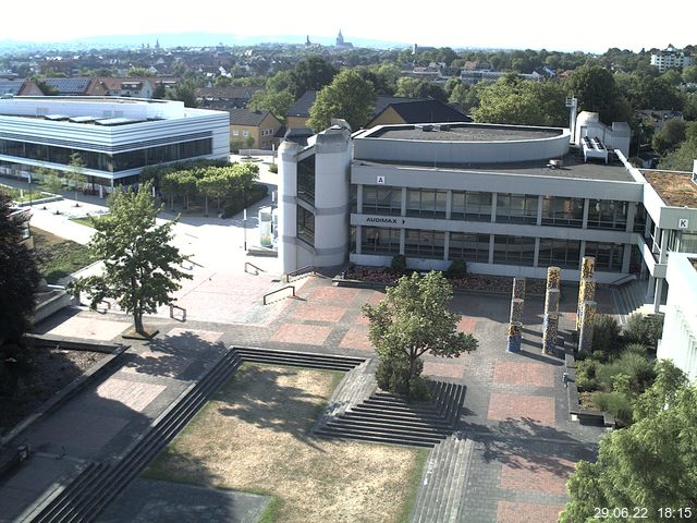 Foto der Webcam: Verwaltungsgebäude, Innenhof mit Audimax, Hörsaal-Gebäude 1