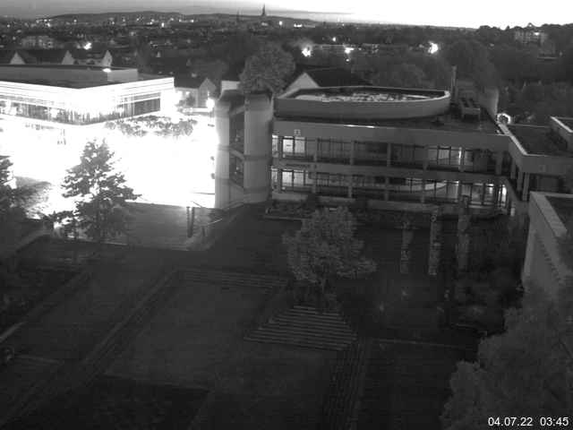 Foto der Webcam: Verwaltungsgebäude, Innenhof mit Audimax, Hörsaal-Gebäude 1